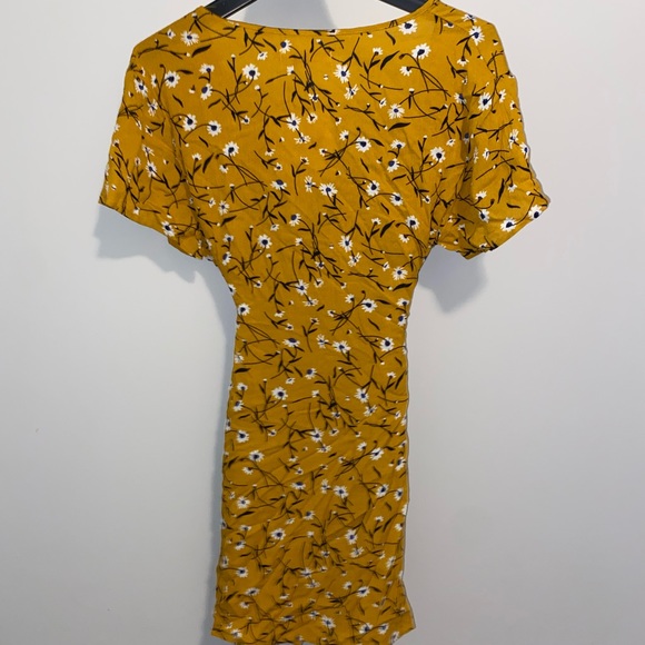 Reverse Yellow Floral Button Down Dress Large NWT - Picture 6 of 14